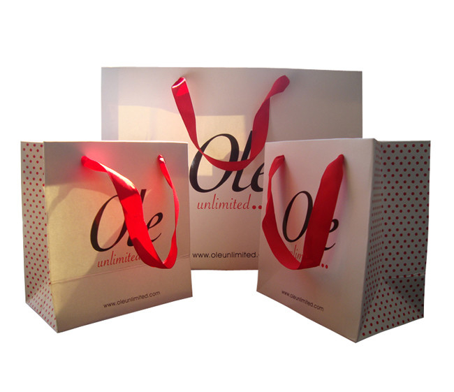 Custom Printed White Paper Gift Bags Wholesale Spot UV Logo Ribbon Handle